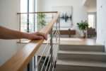 Pose de main courante : réussir votre escalier quart tournant